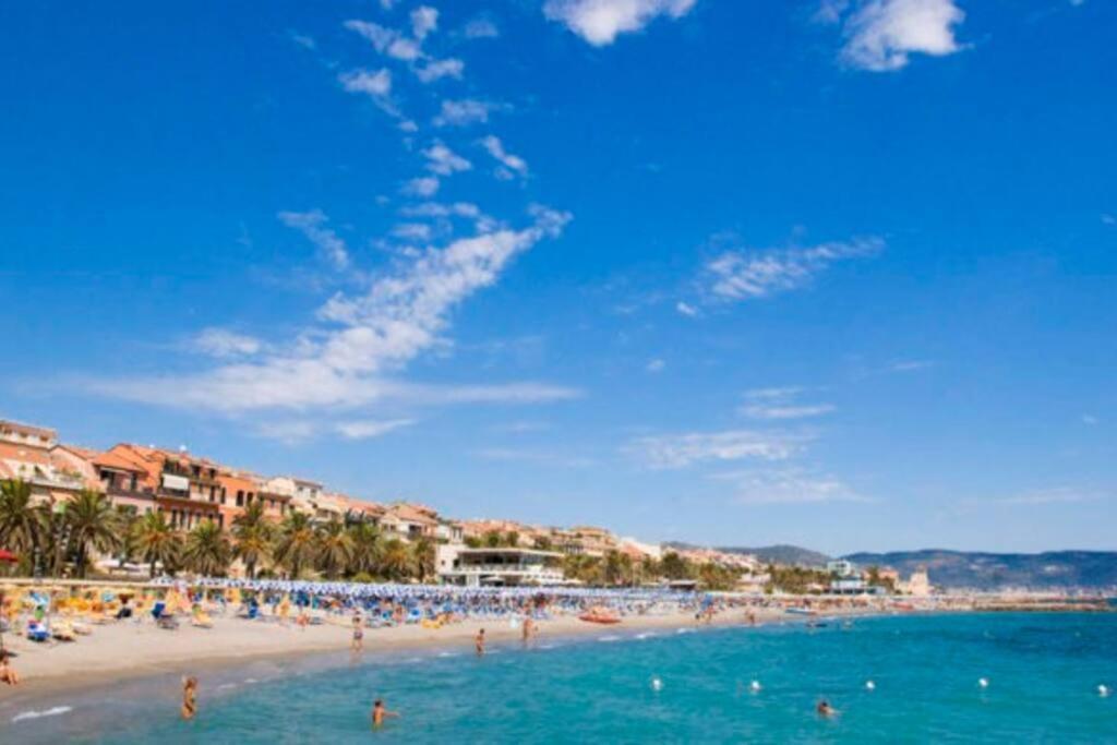 Loano: Centro E Mare A Portata Di Mano Apartment Exterior foto
